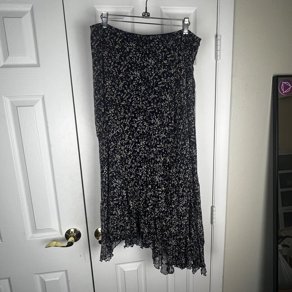 Anne Klein ll Dresses & Skirts - Vintage Anne Klein ll size 12 floral 100% silk Maxi skirt lined Assymetrical
